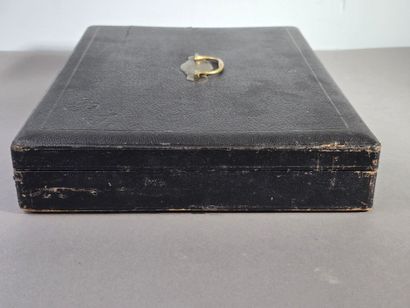 Coffret de ménagère, à poignées en laiton...