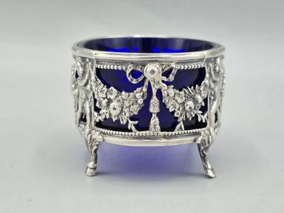 HARLEUX

Salière en argent de forme ovale,...