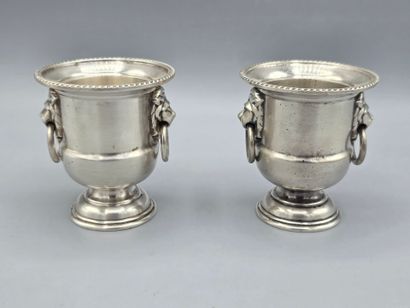 VINERS OF SHEFFIELD (ENGLAND)
Pair of silver-plated...