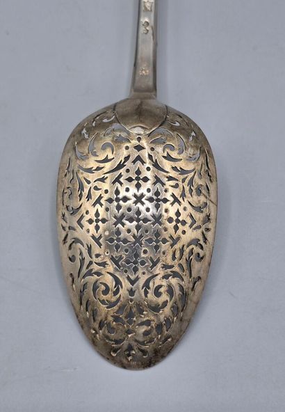 PARIS 1729
Cuillère à olives en argent, modèle...