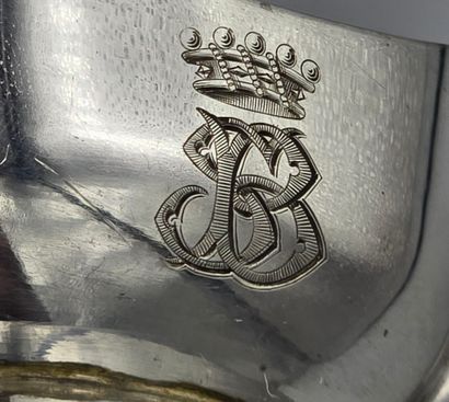 Londres 1880.

Paire de salières en argent,...