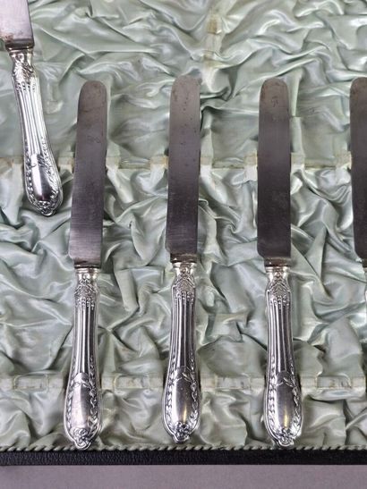 Autriche-Hongrie

Double service de couteaux...