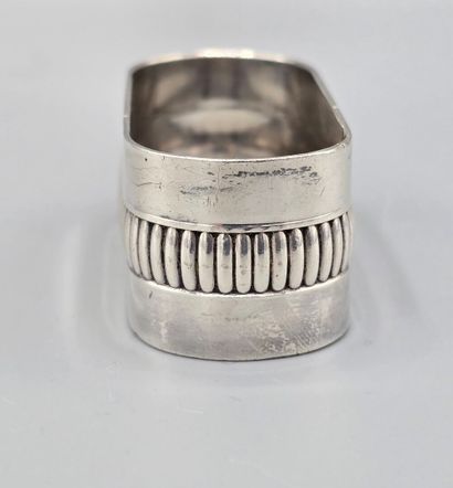 CHRISTOFLE
Silver-plated napkin ring encircled...