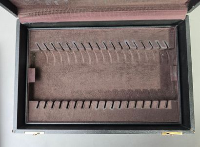 Coffret de ménagère complet de ses 3 plateaux...