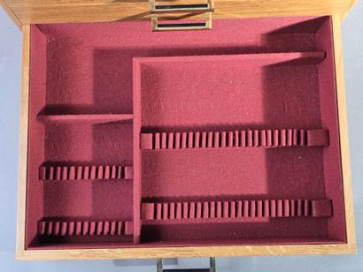 Natural wood 4-drawer chest.
H:23 cm, width:...