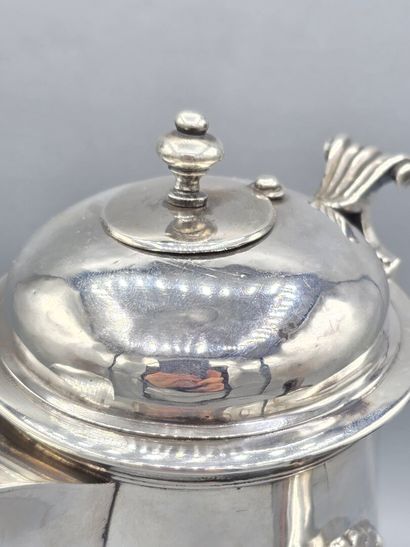 TOULON 1751
Rare grande chocolatière en argent...