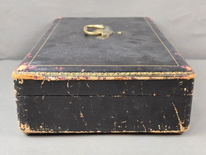 Grand coffret de ménagère avec dessus cuir...