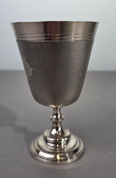 Timbale en métal argenté. 
Calice évasé au...