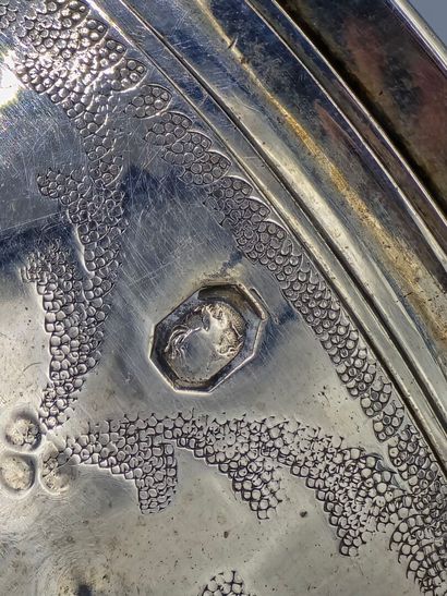 Timbale tulipe en argent à décor gravé de...