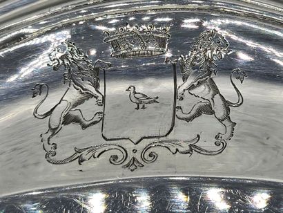 PARIS 1756
Plat rond / assiette en argent...