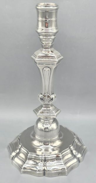MONTPELLIER, 1766
Flambeau en argent.
Binet...