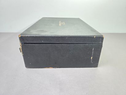 Coffret de ménagère complet de ses 3 plateaux...