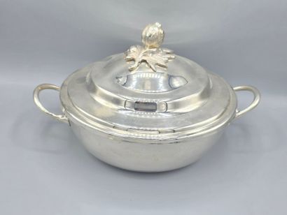 Silver-plated covered tureen with flat bottom....