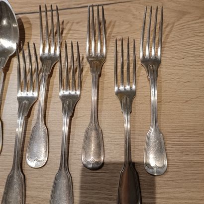 Partie de ménagère en métal argenté comprenant...