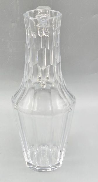 White crystal decanter with stopper.
H. 22.5...