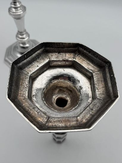 SAINT-MALO, 1718
Paire de flambeaux en argent...