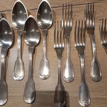 Partie de ménagère en métal argenté comprenant...