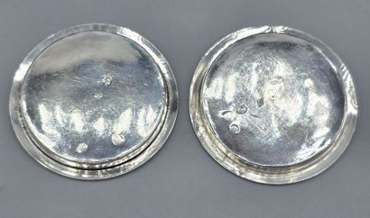 Paire de dessous de verres en argent d'époque...