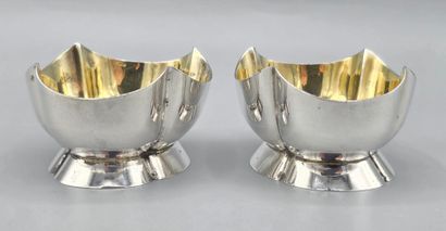 Londres 1880.

Paire de salières en argent,...