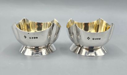 Londres 1880.

Paire de salières en argent,...