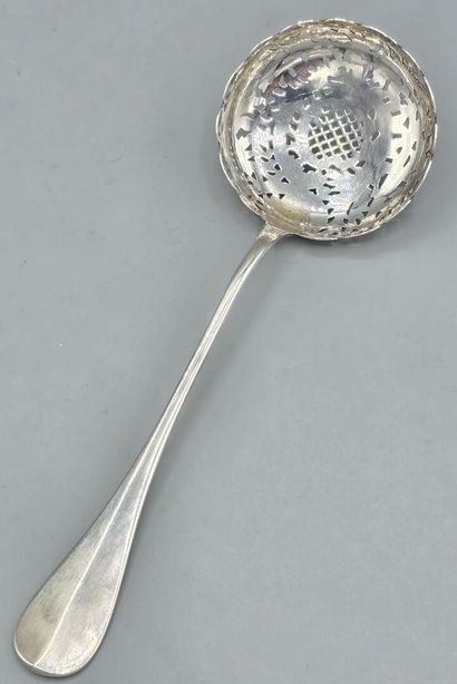 DOUTRE ROUSSEL
Cuillère à sucre de modèle...