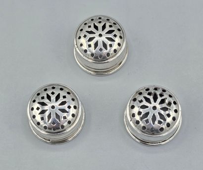 TETARD Frères 
Trio de salières en cristal,...