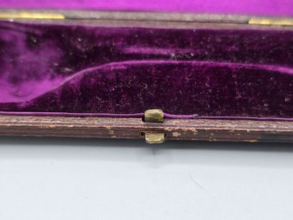 Étui ancien tapissé de velours et soie de...