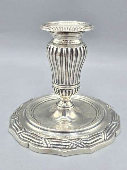 Paire de bougeoirs de toilette en argent....