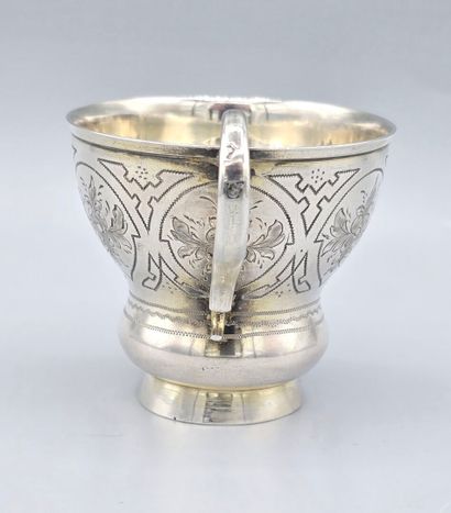 Tasse russe en argent et vermeil, reposant...