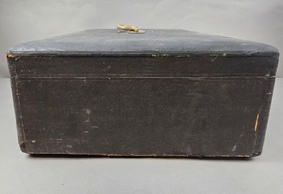 Grand coffret de ménagère en bois, au couvercle...