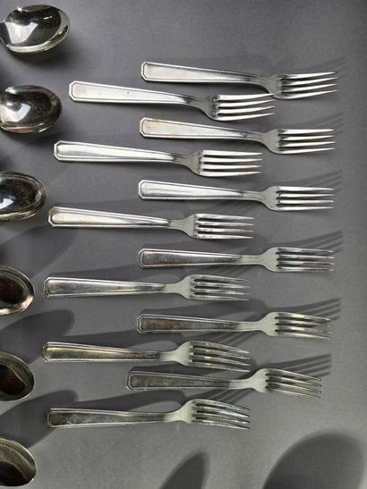 Art Deco style silver-plated cutlery set.
Includes...