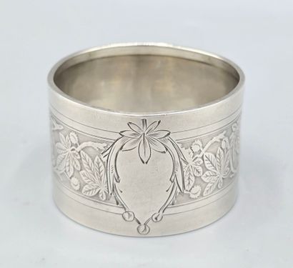 Rond de serviette en argent à décor sur tout...