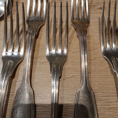 Partie de ménagère en métal argenté comprenant...