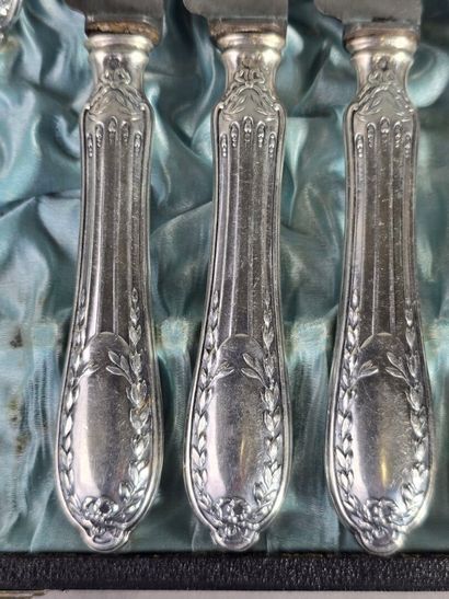 Autriche-Hongrie

Double service de couteaux...