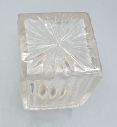 Ernest Petit.

Grand flacon à parfum en cristal...