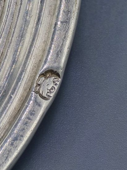 PARIS 1767 
Plat rond / Assiette en argent...