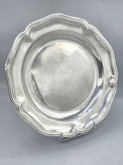 Paris 1761.

Plat en argent d'époque Louis...