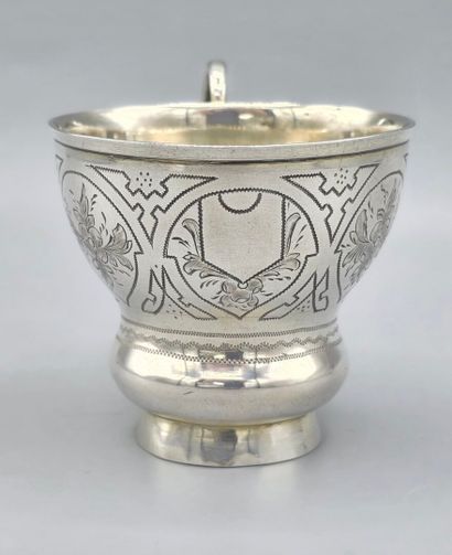 Tasse russe en argent et vermeil, reposant...