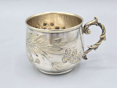 CASTEL.

Tasse et sa soucoupe en métal argenté...
