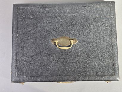 Coffret de ménagère, à poignées en laiton...