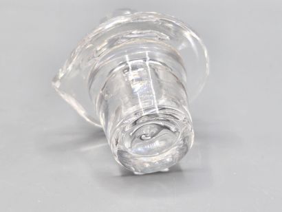 White crystal decanter with stopper.
H. 22.5...