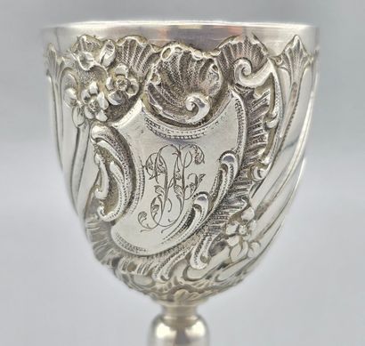 Pierre GAVARD

Coquetier en argent de style...