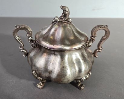 Sucrier couvert en argent de forme coloquinte.
Comprend...