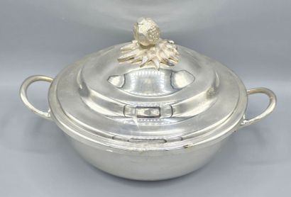 Silver-plated covered tureen with flat bottom....