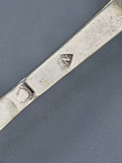 Réunion de 2 pelles et une louchette en argent...