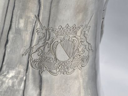 TOULON 1751
Rare grande chocolatière en argent...