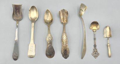 Lot de 7 pelles à sel en argent diverses...