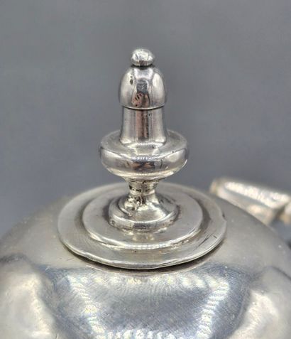 LONDRES 1706-07
Rare chocolatière en argent...