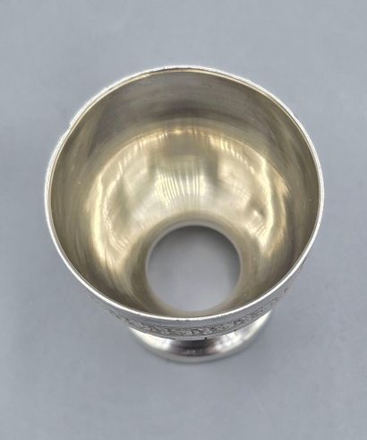 Ernest PROST.

Coquetier en argent.
Frises...