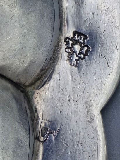 PARIS 1756
Plat rond / assiette en argent...